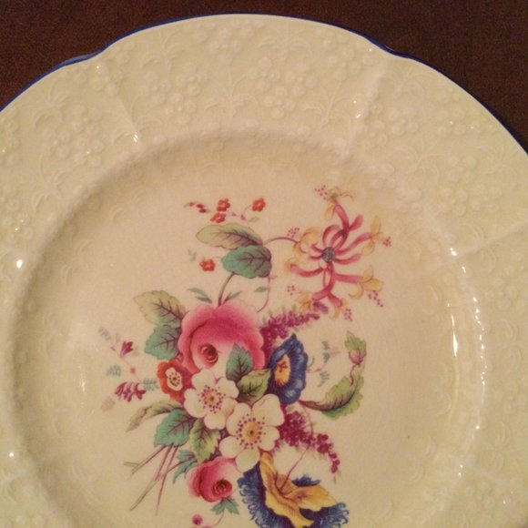 2 vintage Kingsware USA patent Coalport AD1750 England plates embossed flowers - Picture 9 of 13